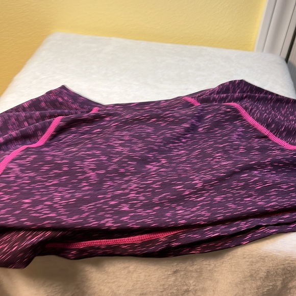 T-shirt by Idealogy size medium spandex, Lycra made Vietnam purple and pink - Picture 6 of 7